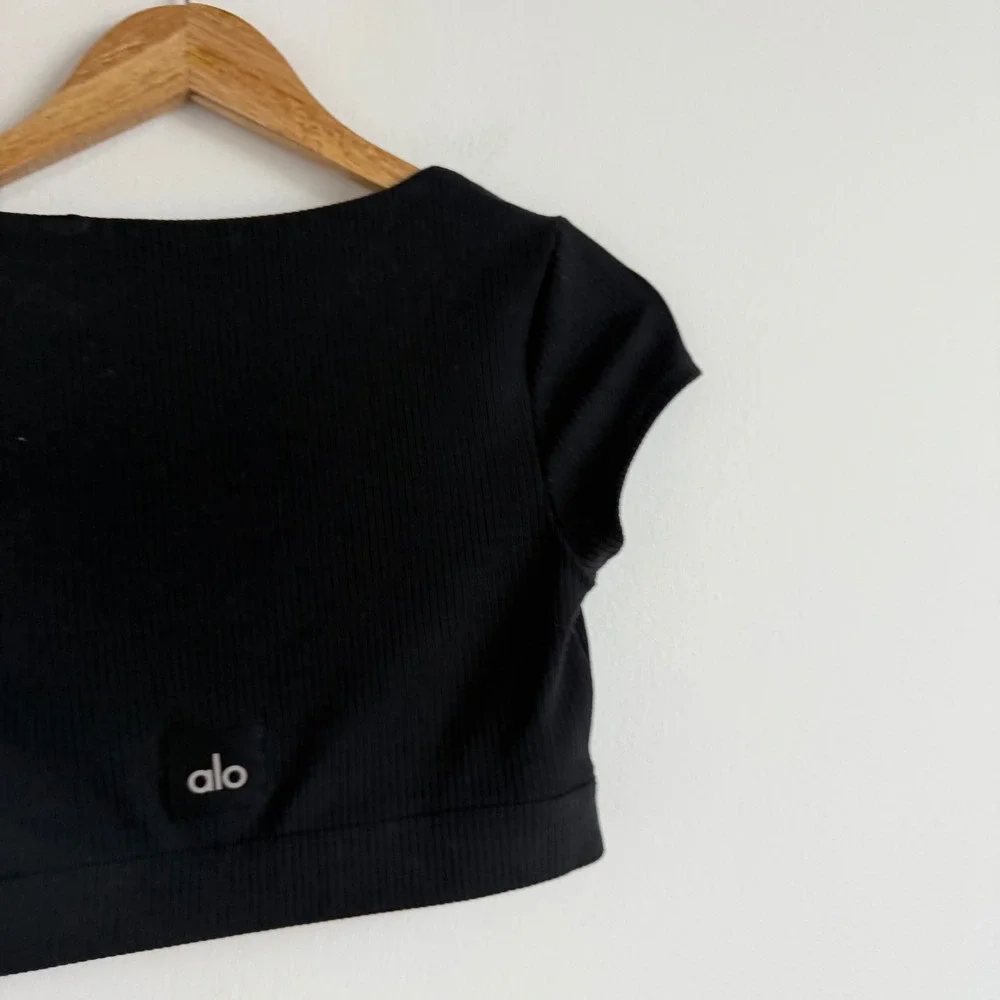 Alo Yoga Blissful Henley Black Crop Top Women's‎ Size Small